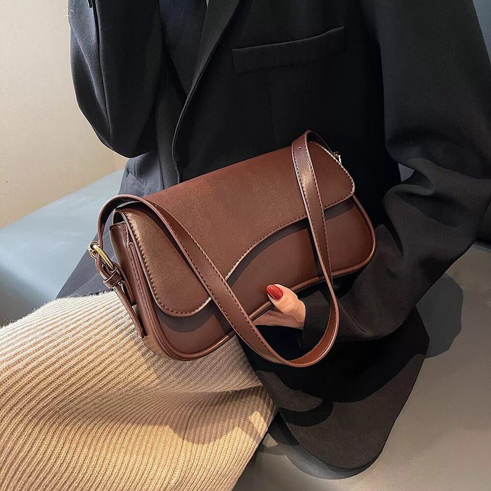 Bolsa Baguete de Couro Ariana Marrom