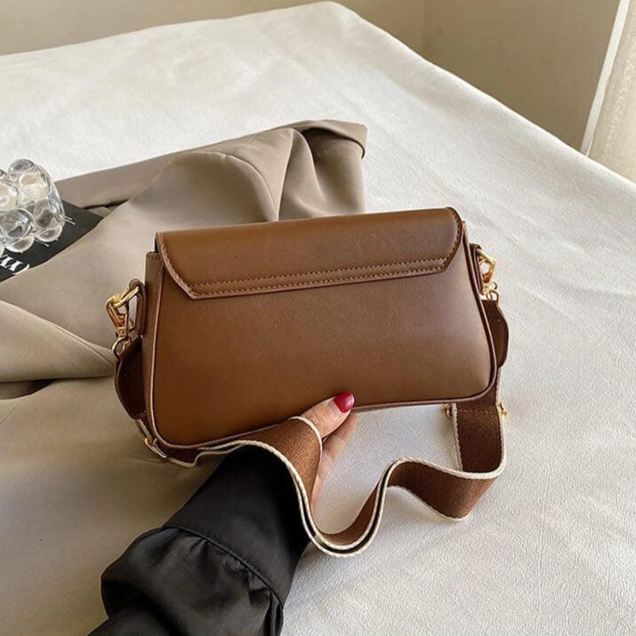 Bolsa Baguete de Couro Ariana Marrom