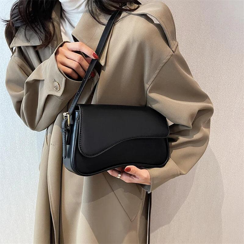 Bolsa Baguete de Couro Ariana Preto