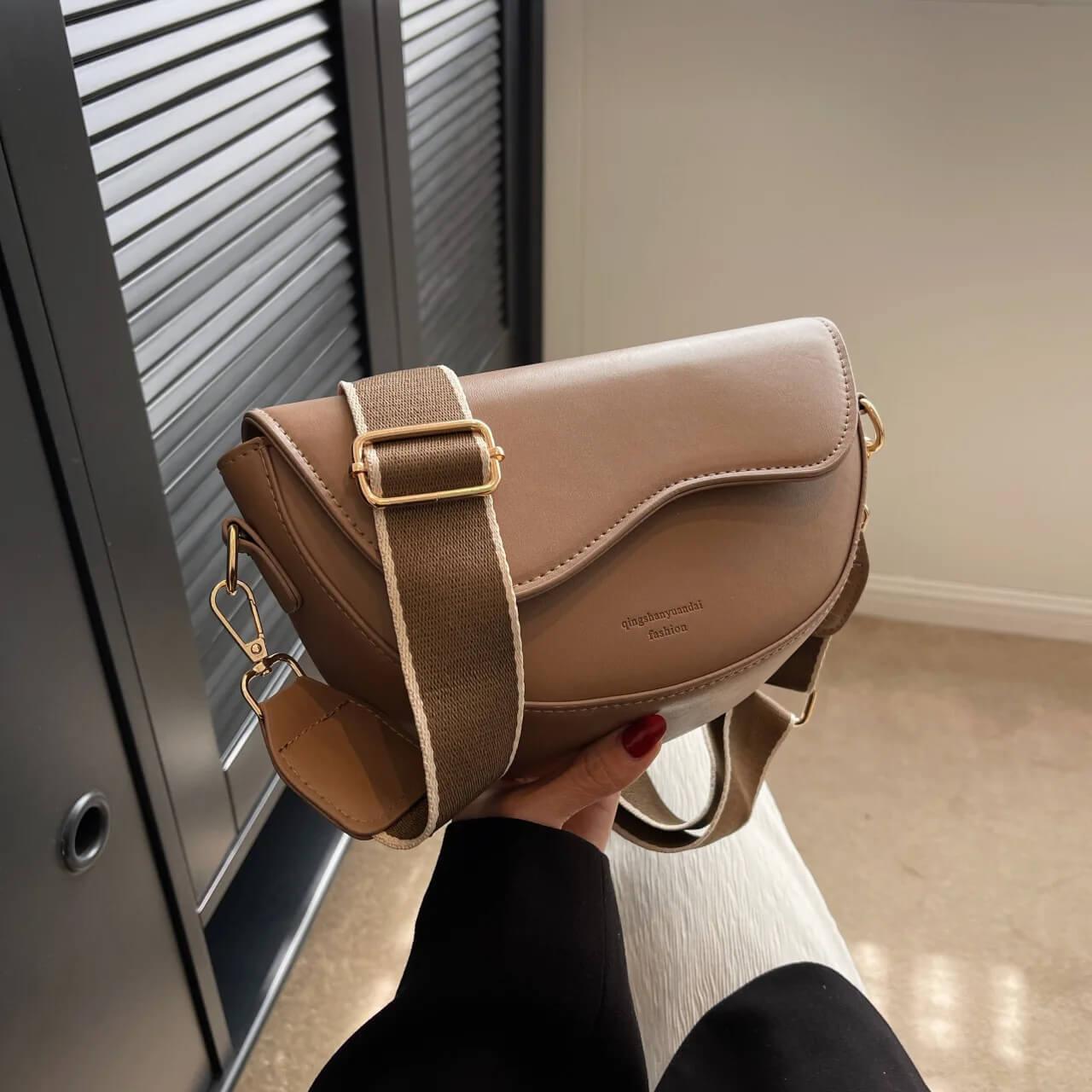 Bolsa Transversal de Couro Ruana Marrom