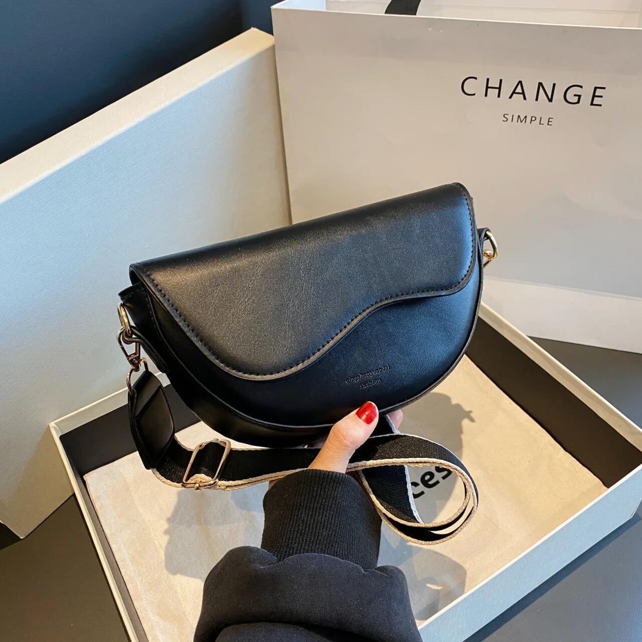 Bolsa Transversal de Couro Ruana Preto