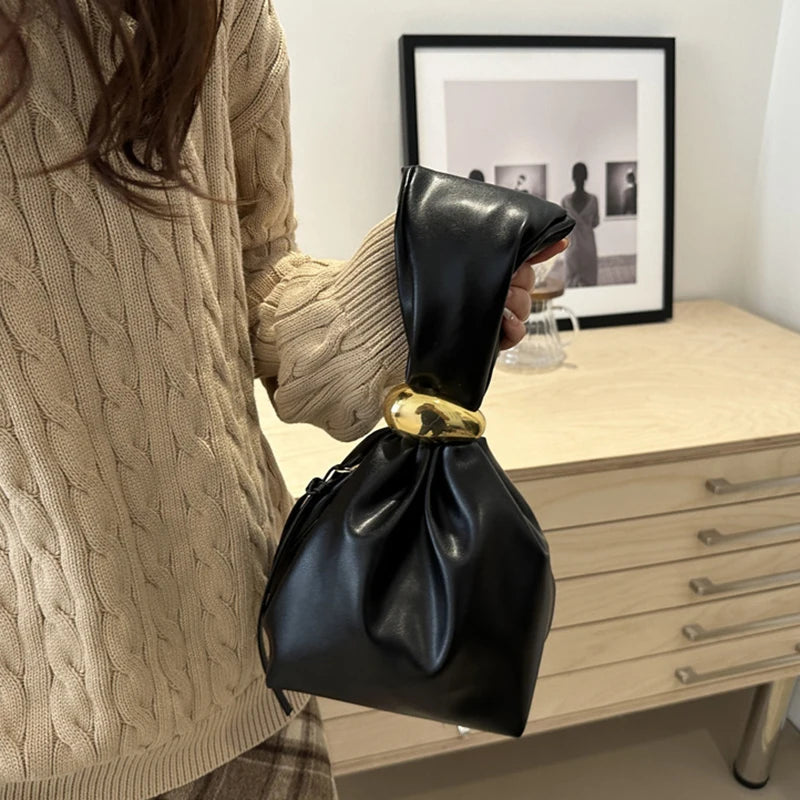 Bolsa de Mão Plissada Ema Preto