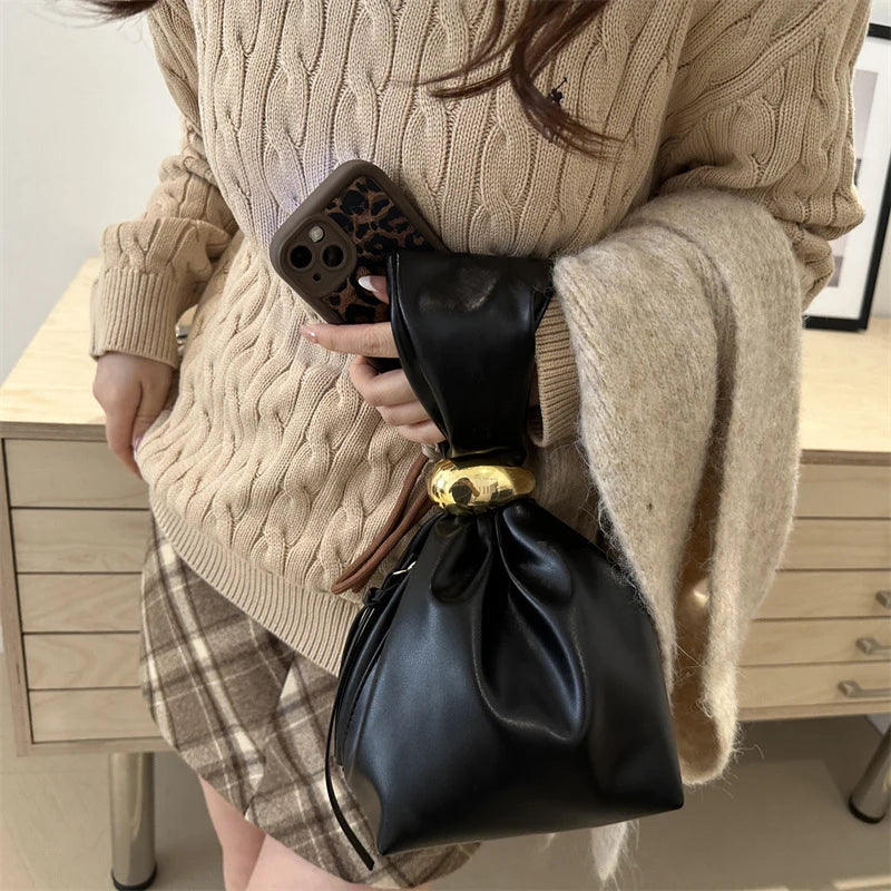 Bolsa de Mão Plissada Ema Preto
