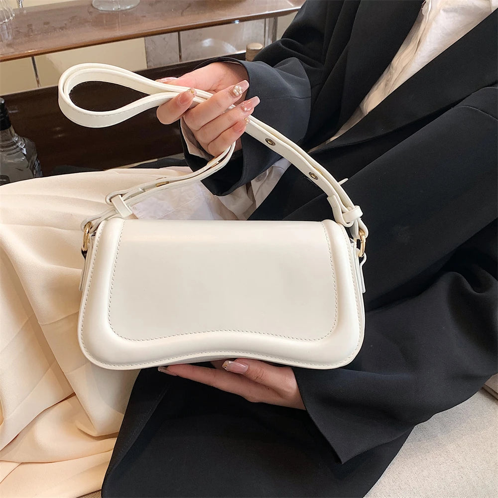 Bolsa Baguete de Couro Abigail Branca