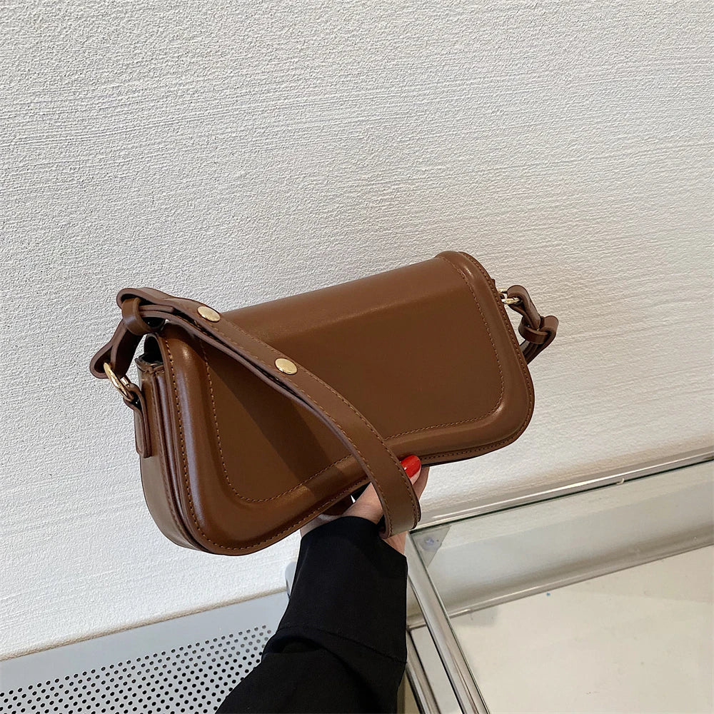 Bolsa Baguete de Couro Abigail Marrom