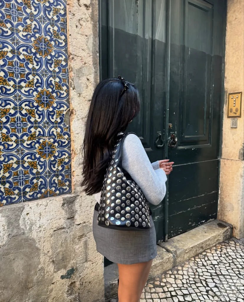 Bolsa Bucket com Rebites Seeren Preto