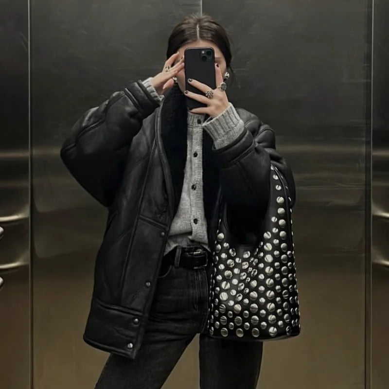 Bolsa Bucket com Rebites Seeren Preto