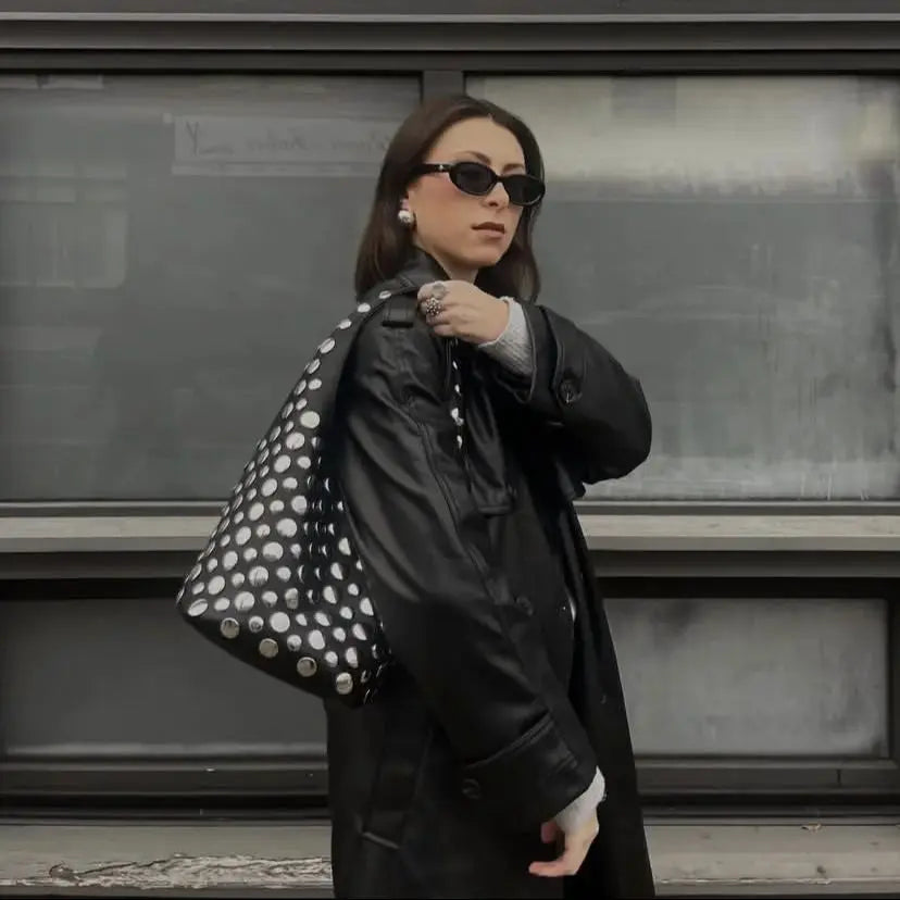 Bolsa Bucket com Rebites Seeren Preto