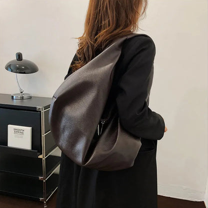 Bolsa Hobo de Couro Catto Cafe