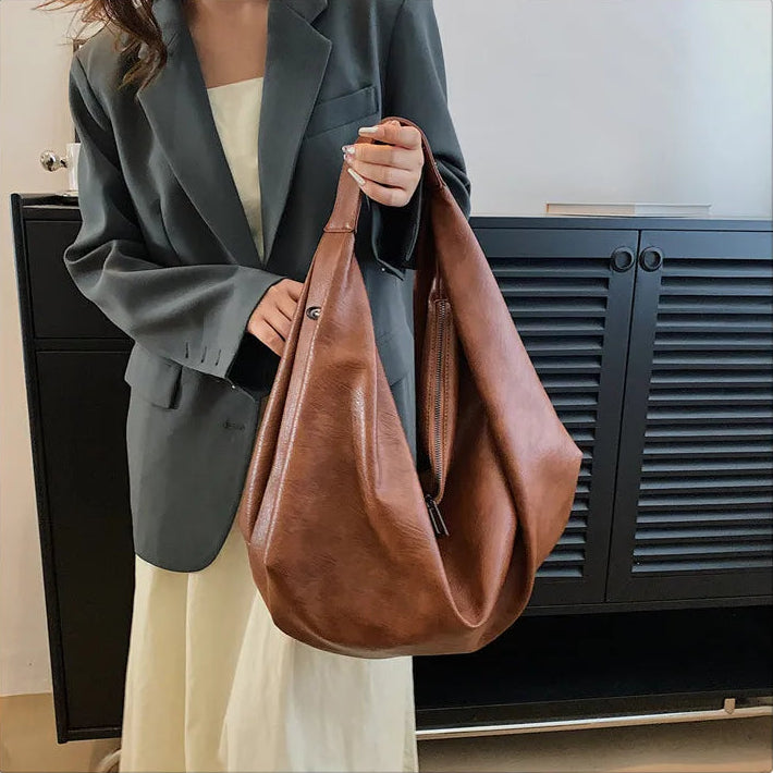 Bolsa Hobo de Couro Catto Marrom
