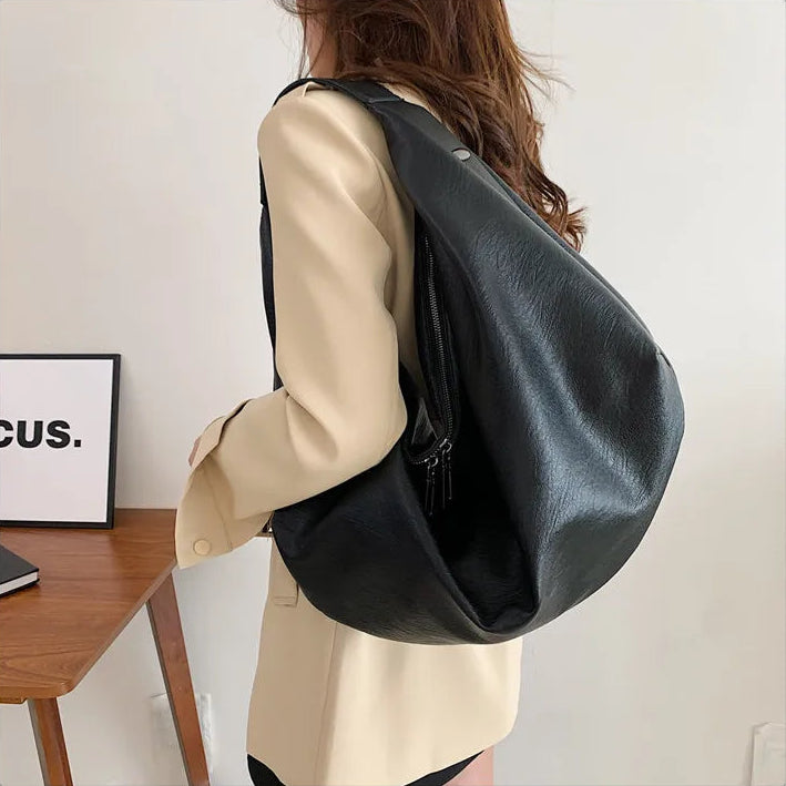 Bolsa Hobo de Couro Catto Preto