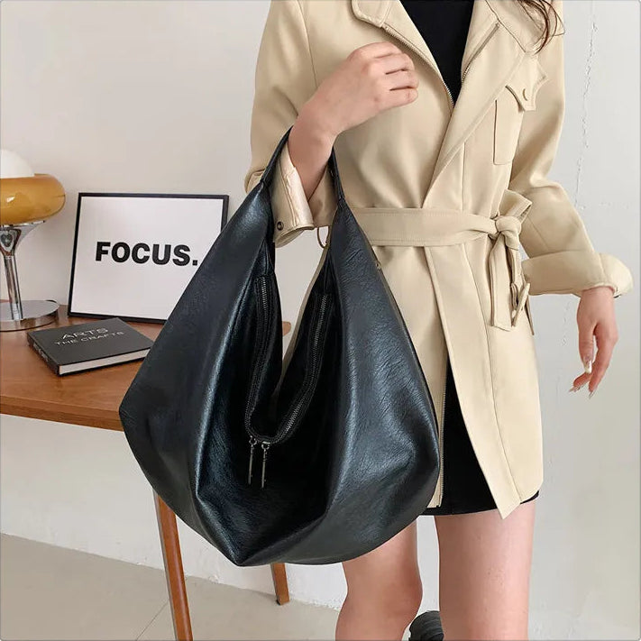 Bolsa Hobo de Couro Catto Preto