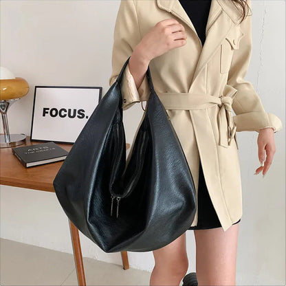 Bolsa Hobo de Couro Catto Preto
