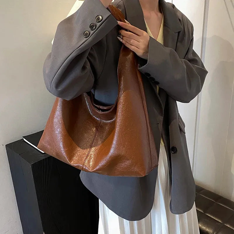 Bolsa Hobo de Couro Graça Marrom