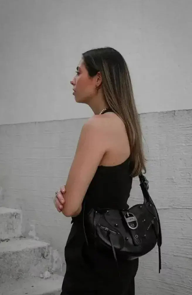 Bolsa Hobo de Couro preta com Rebites Helen