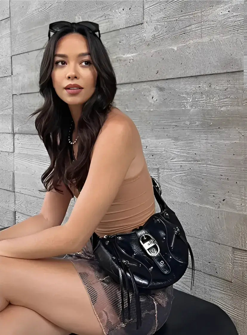 Bolsa Hobo de Couro preta com Rebites Helen