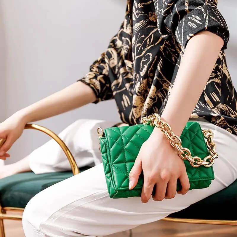 Bolsa Tiracolo com Corrente Jade Verde