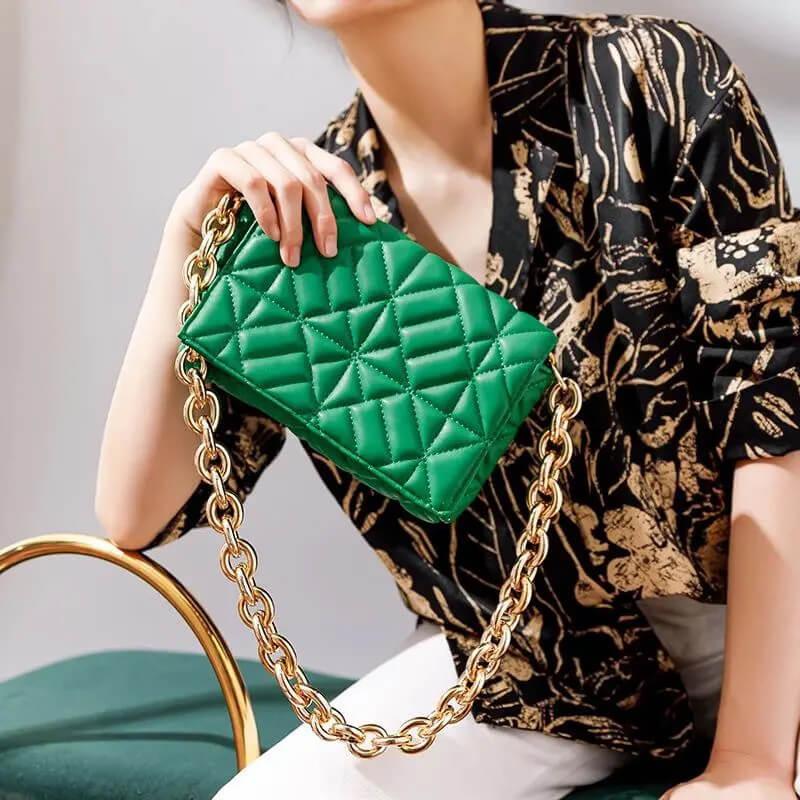 Bolsa Tiracolo com Corrente Jade Verde