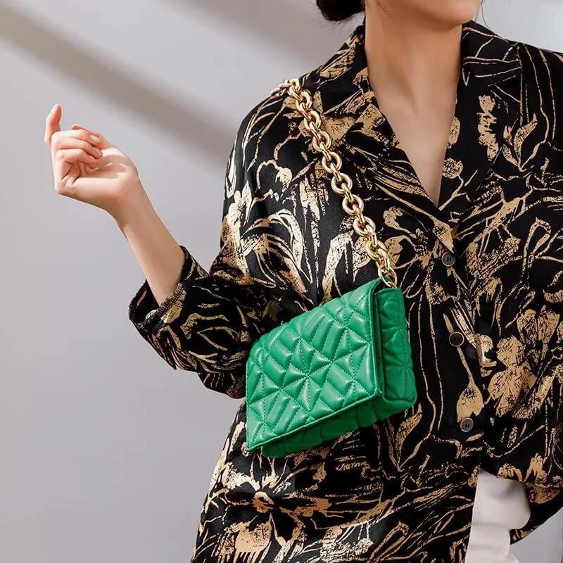 Bolsa Tiracolo com Corrente Jade Verde