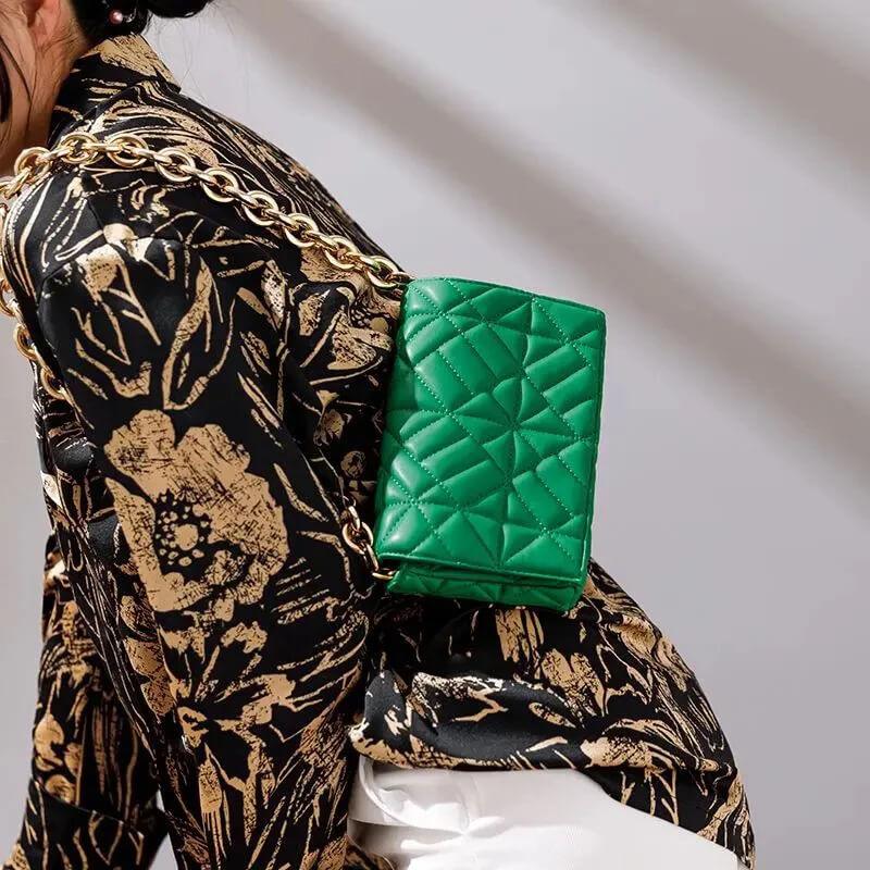Bolsa Tiracolo com Corrente Jade Verde
