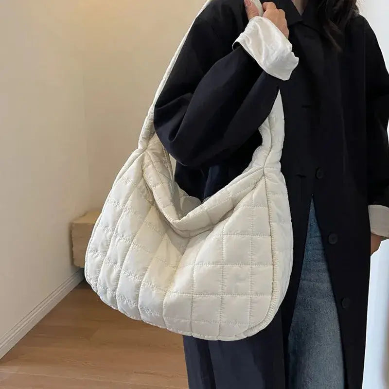 Bolsa de Ombro feminina Acolchoada branca modelo 1