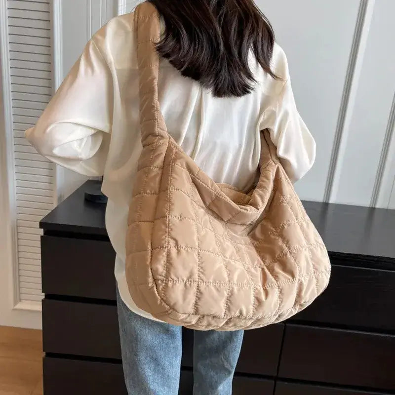 Bolsa de Ombro feminina Acolchoada marrom modelo 1