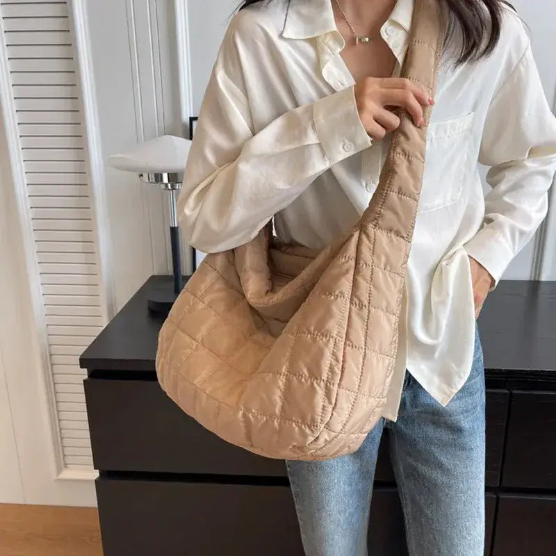 Bolsa de Ombro feminina Acolchoada marrom modelo 2