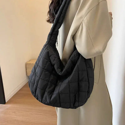 Bolsa de Ombro feminina Acolchoada preta modelo 2