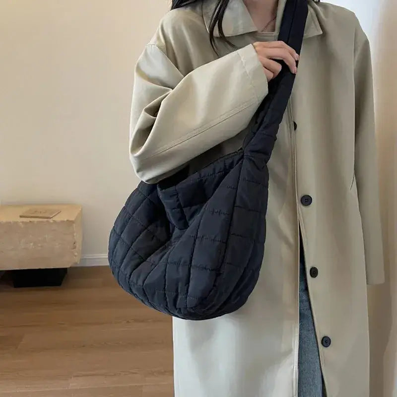 Bolsa de Ombro feminina Acolchoada preta modelo 3