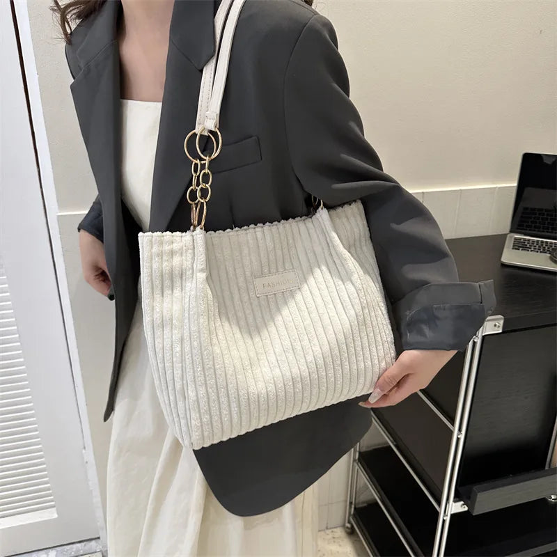 Bolsa de Ombro Veludo Riyara Branco