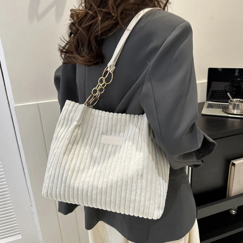 Bolsa de Ombro Veludo Riyara Branco