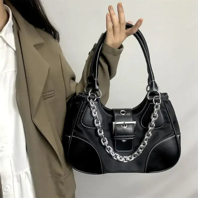 Bolsa de Ombro com Corrente Urvi Preto