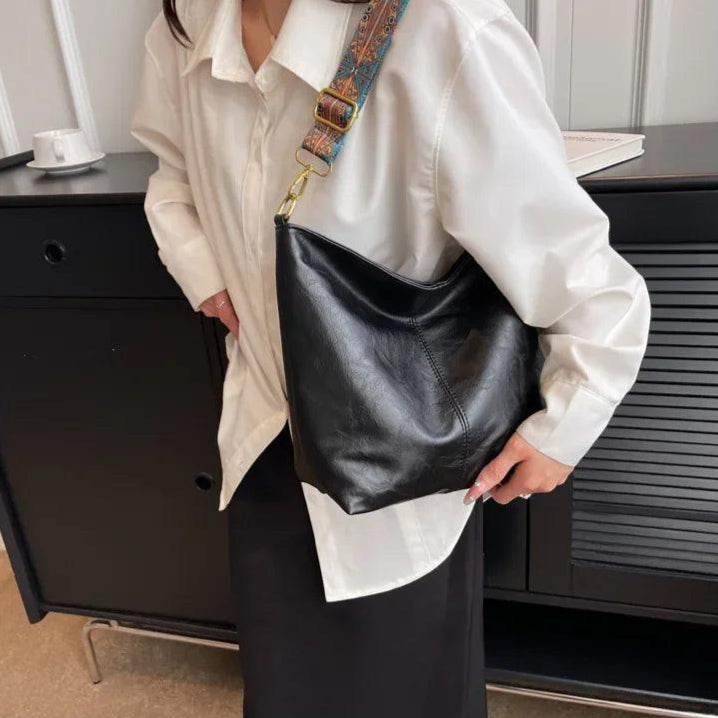 Bolsa de Ombro em Couro Lenc Preto