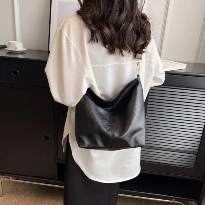 Bolsa de Ombro em Couro Lenc Preto