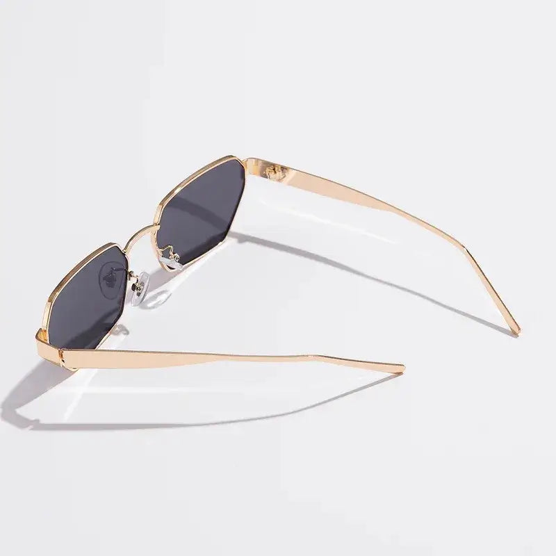 Óculos de Sol Feminino Vintage Romane Preto de lado